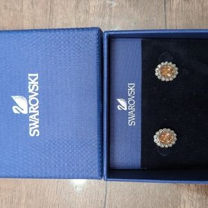 • swarovski • stud earrings